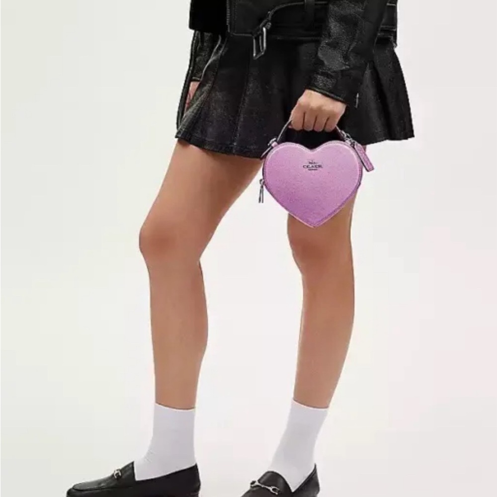 Heart-shaped Coach leather purse - Picture 8 of 9